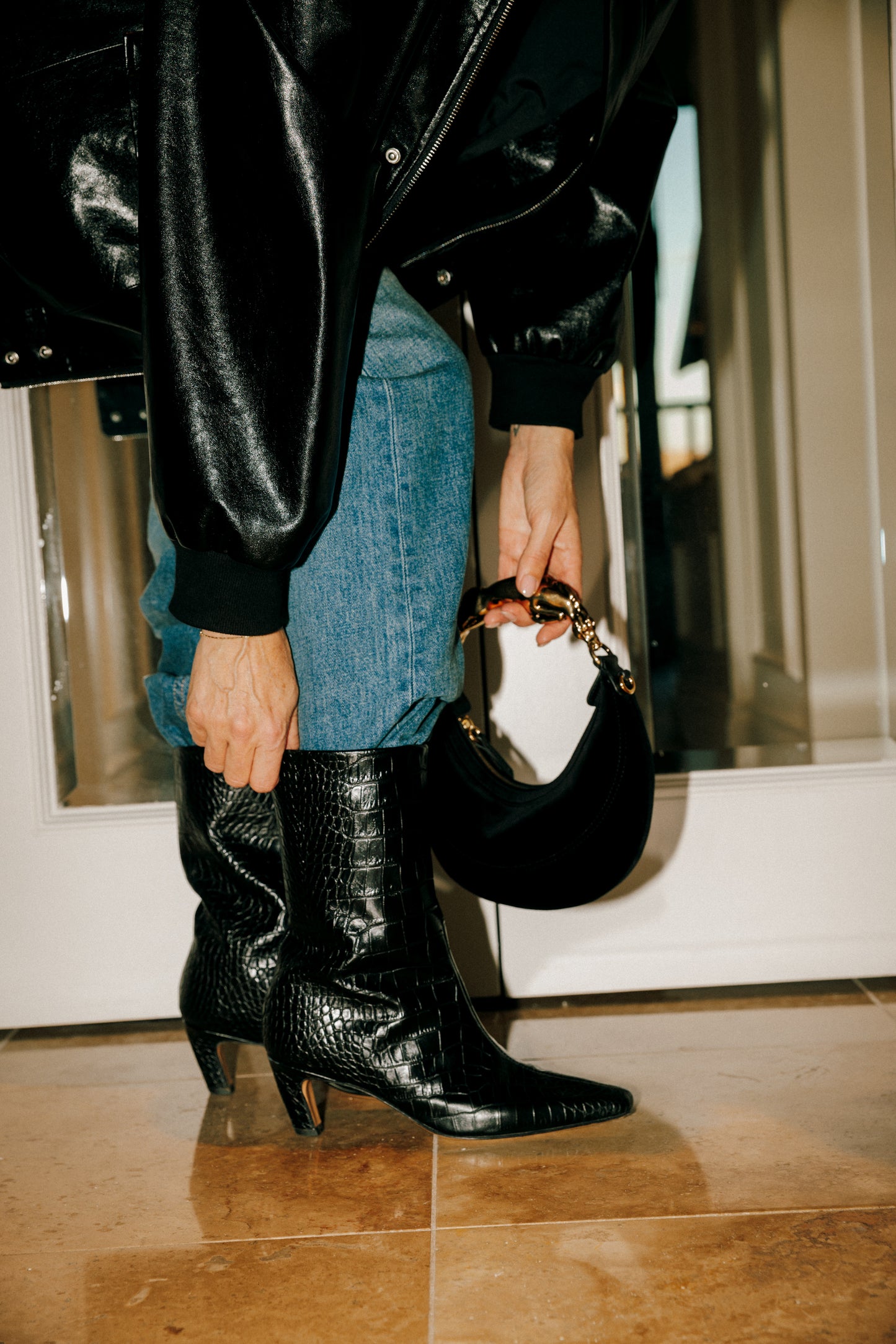 
                  
                    Logan - Black Leather x Miriam Alden
                  
                